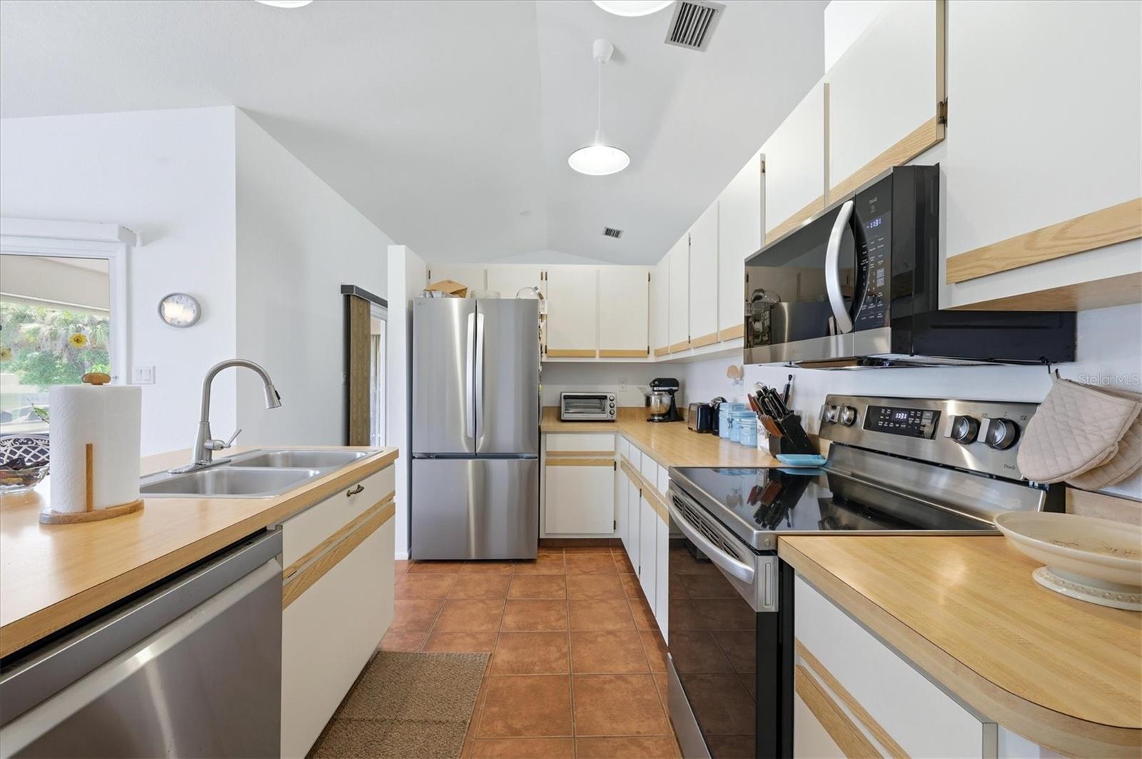 2084 LEISURE ST, PORT CHARLOTTE, FL, 33948