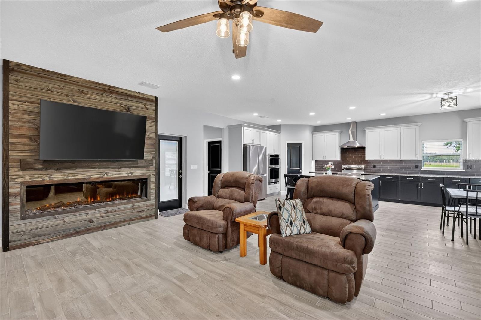 22431 LOOP RD, GROVELAND, FL, 34736