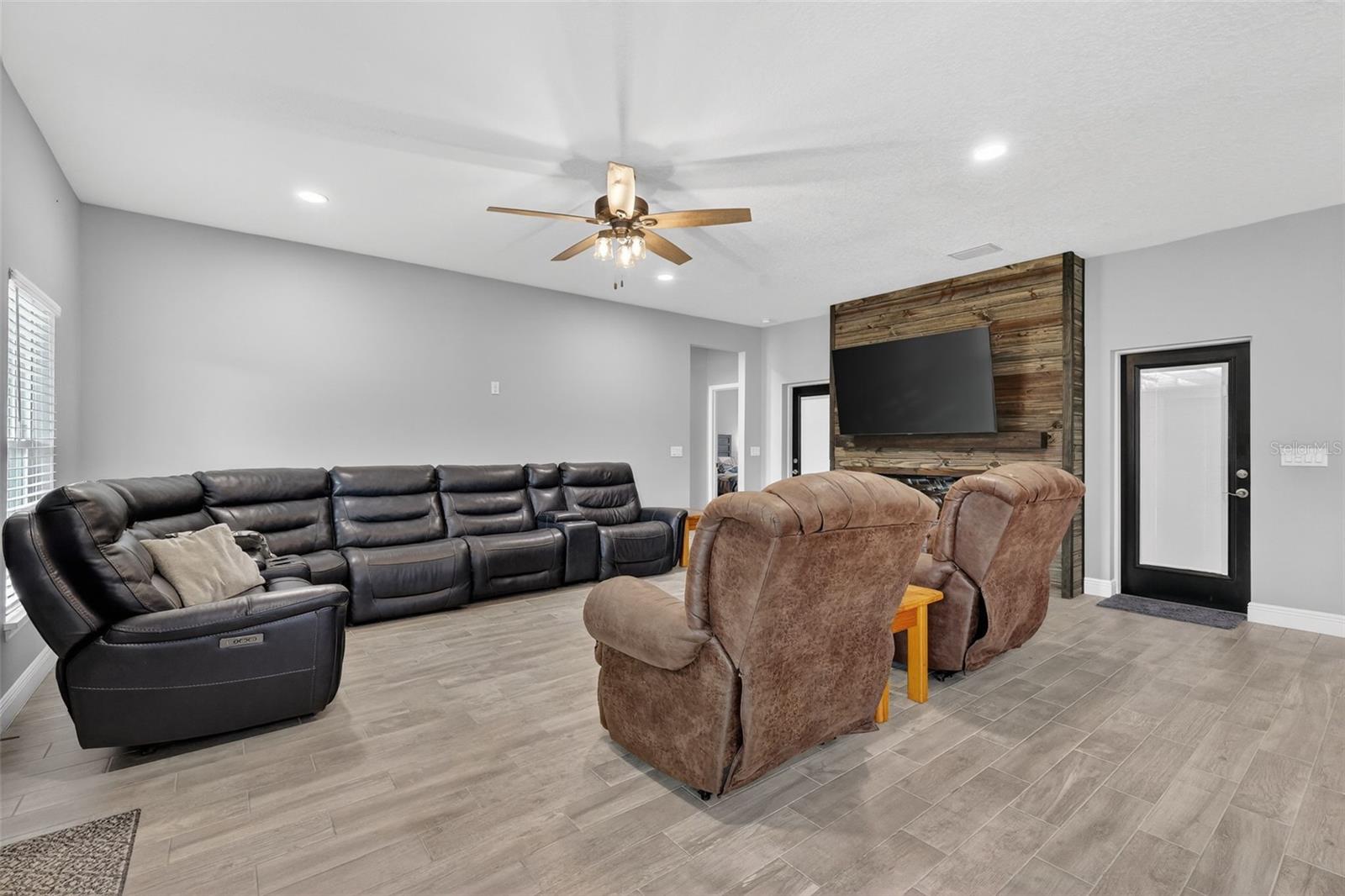 22431 LOOP RD, GROVELAND, FL, 34736
