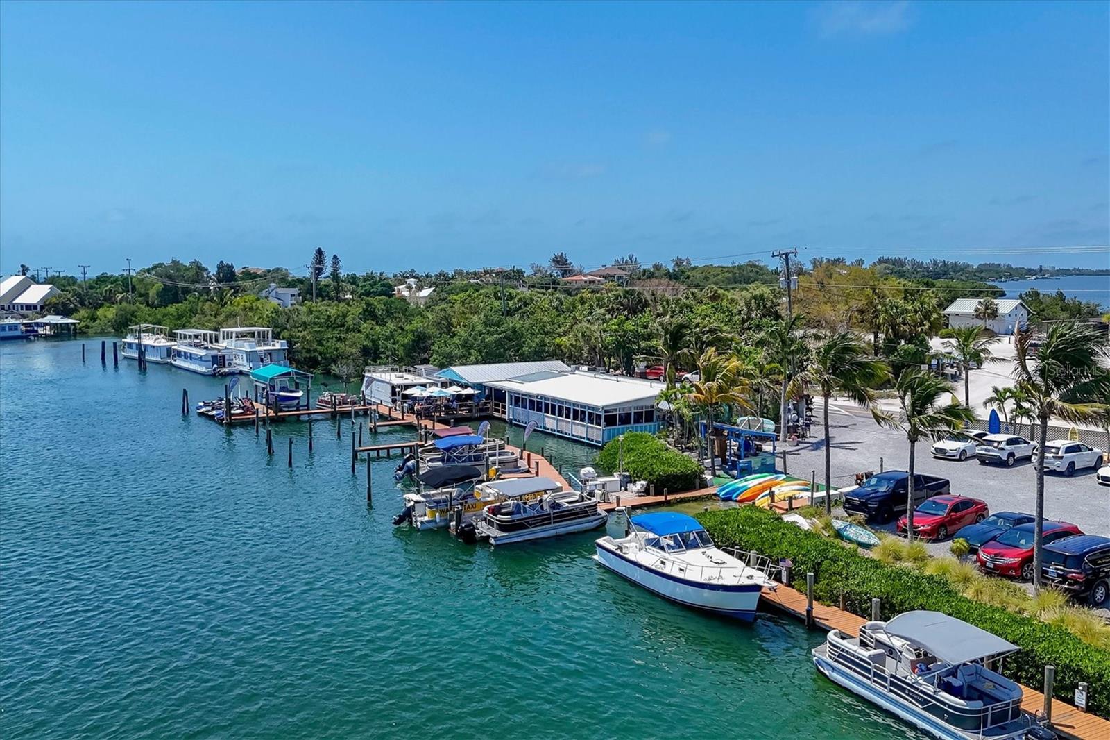 135 WOODLAND PL, OSPREY, FL, 34229