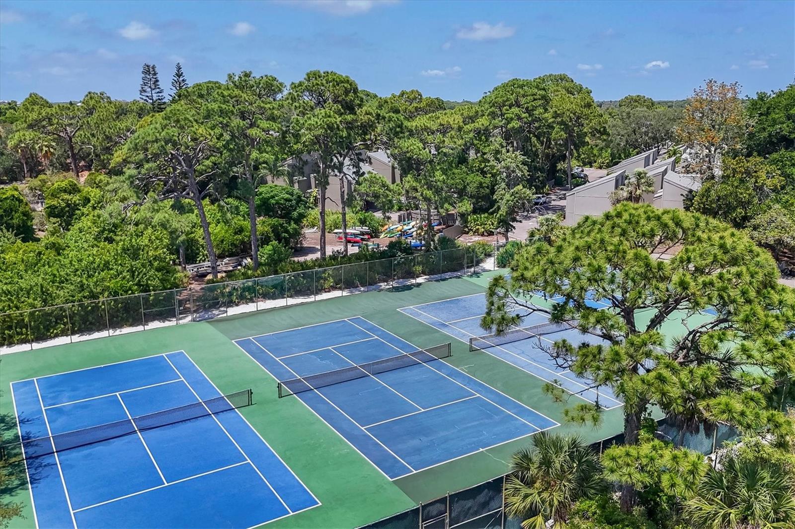 135 WOODLAND PL, OSPREY, FL, 34229