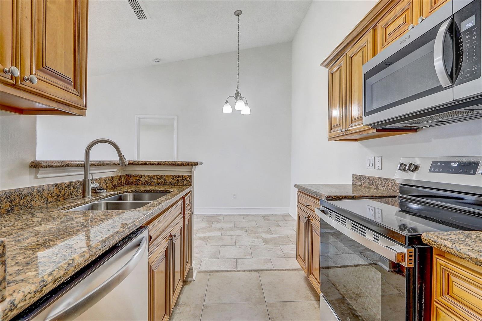 708 SECRET HARBOR UNIT 204 LN #204, LAKE MARY, FL, 32746