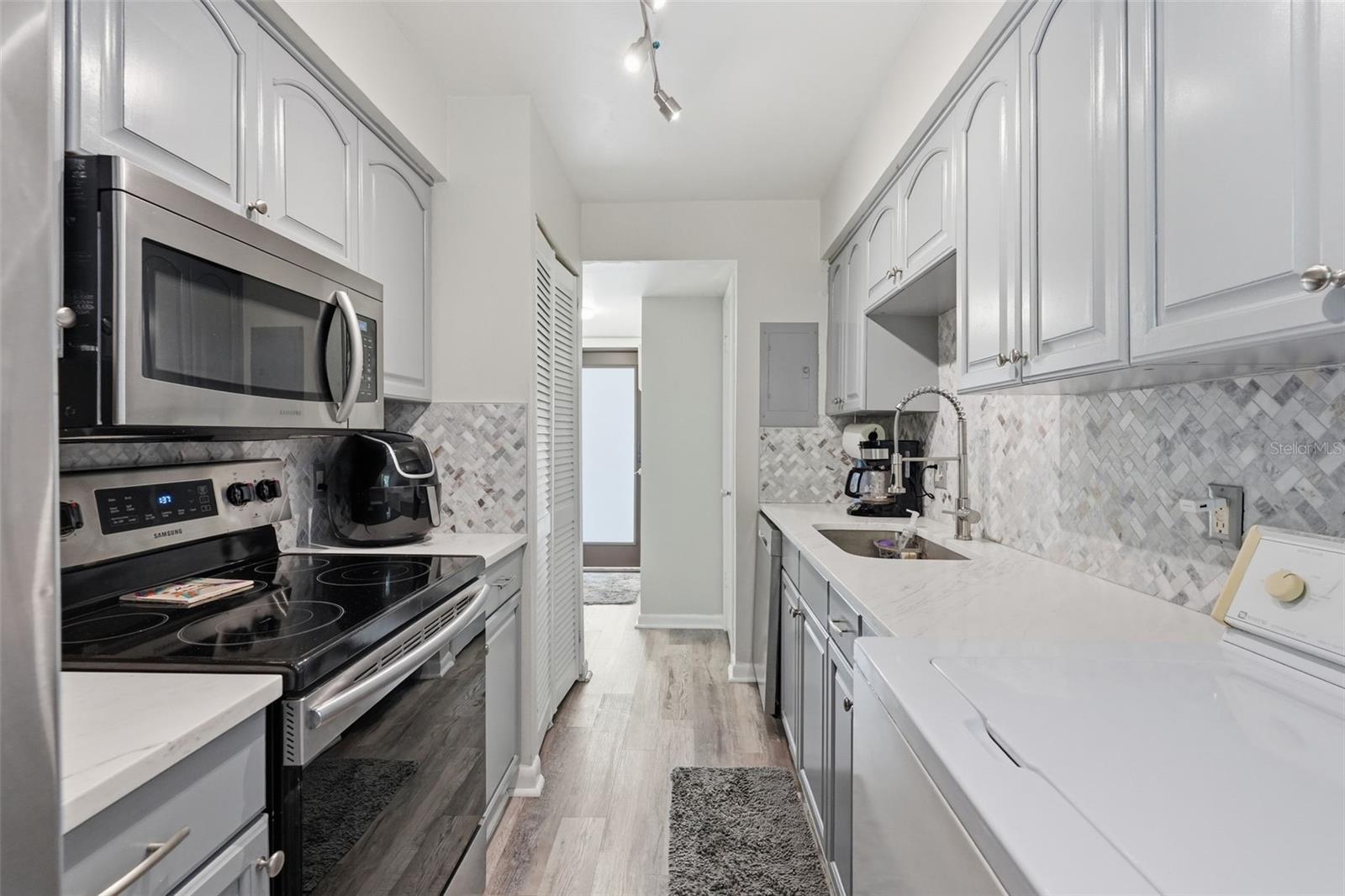 501 E BAY DR #202, LARGO, FL, 33770