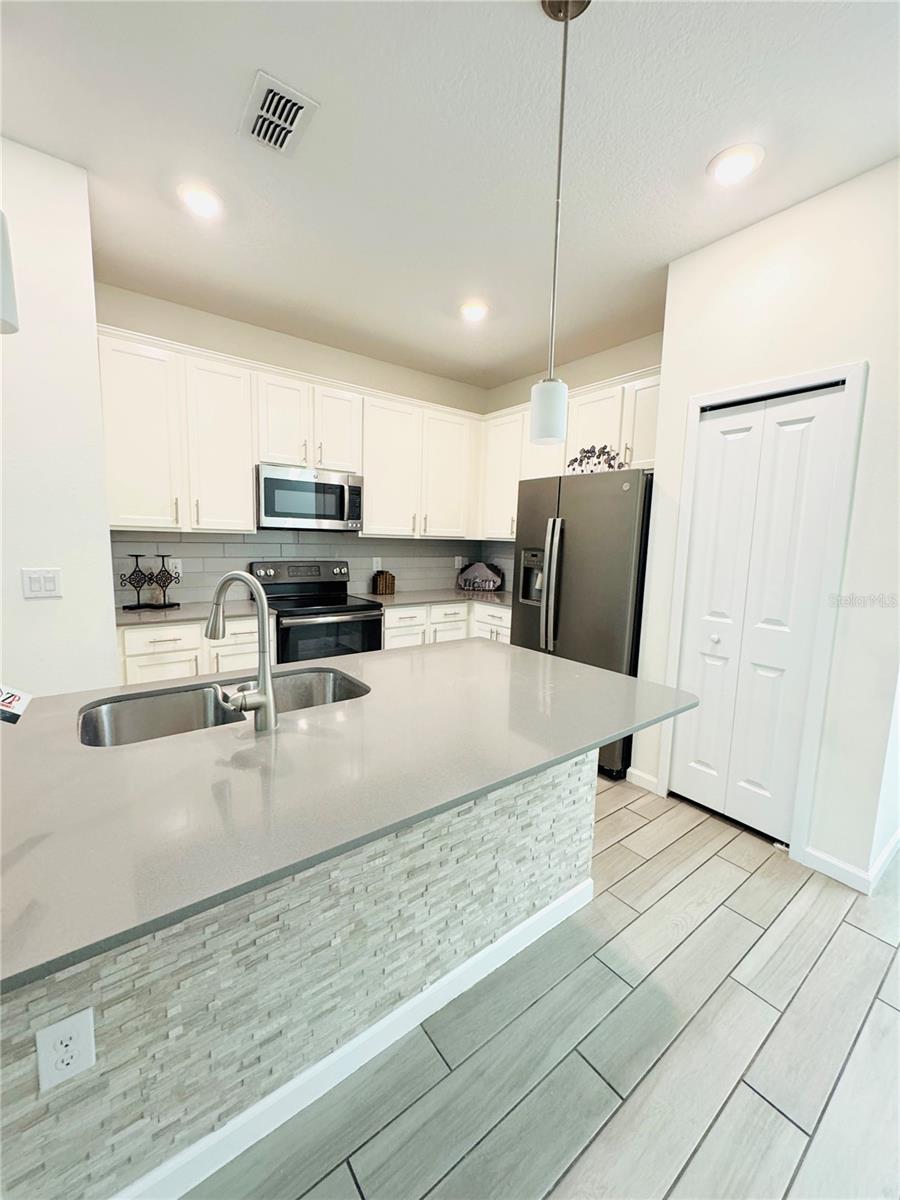 9884 RED EAGLE DR, ORLANDO, FL, 32825