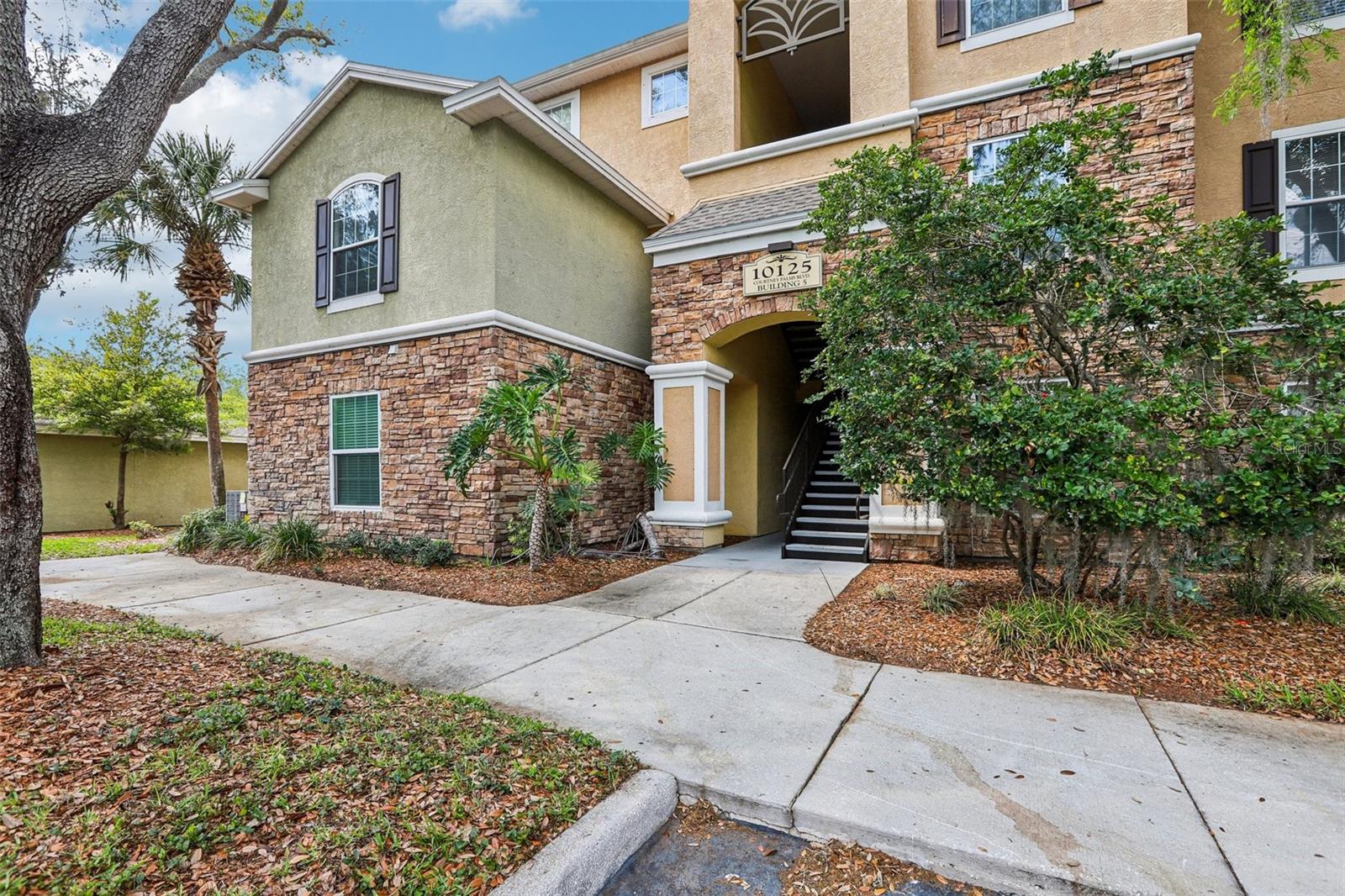 10125 COURTNEY PALMS BLVD #201, TAMPA, FL, 33619