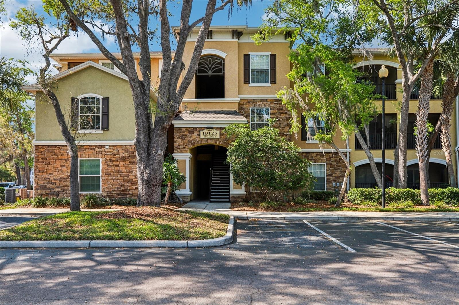 10125 COURTNEY PALMS BLVD #201, TAMPA, FL, 33619