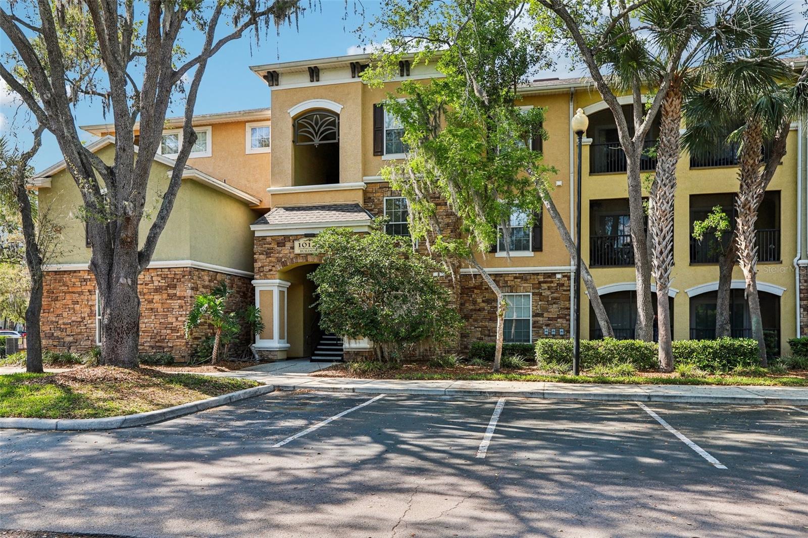 10125 COURTNEY PALMS BLVD #201, TAMPA, FL, 33619