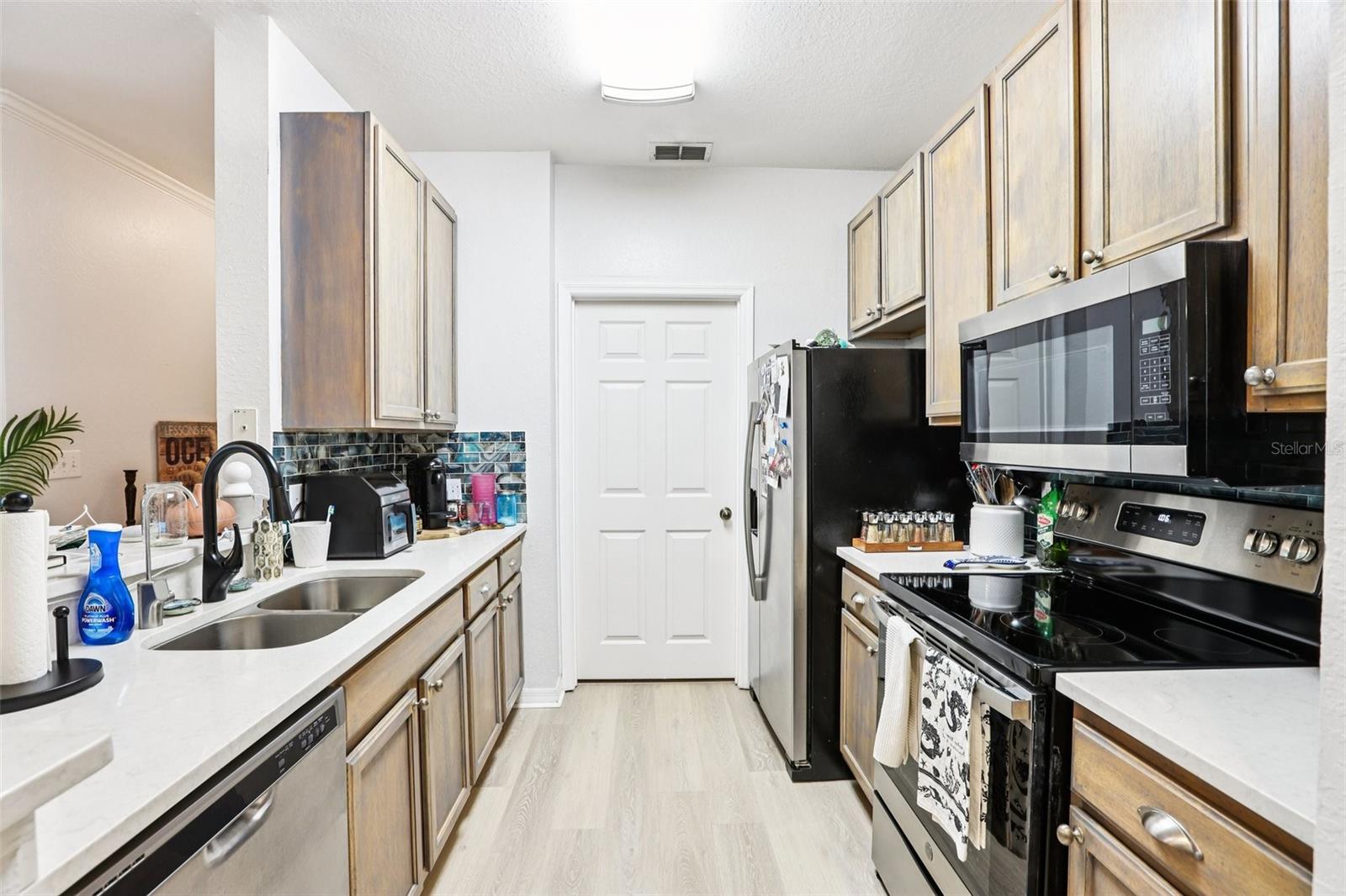 10125 COURTNEY PALMS BLVD #201, TAMPA, FL, 33619