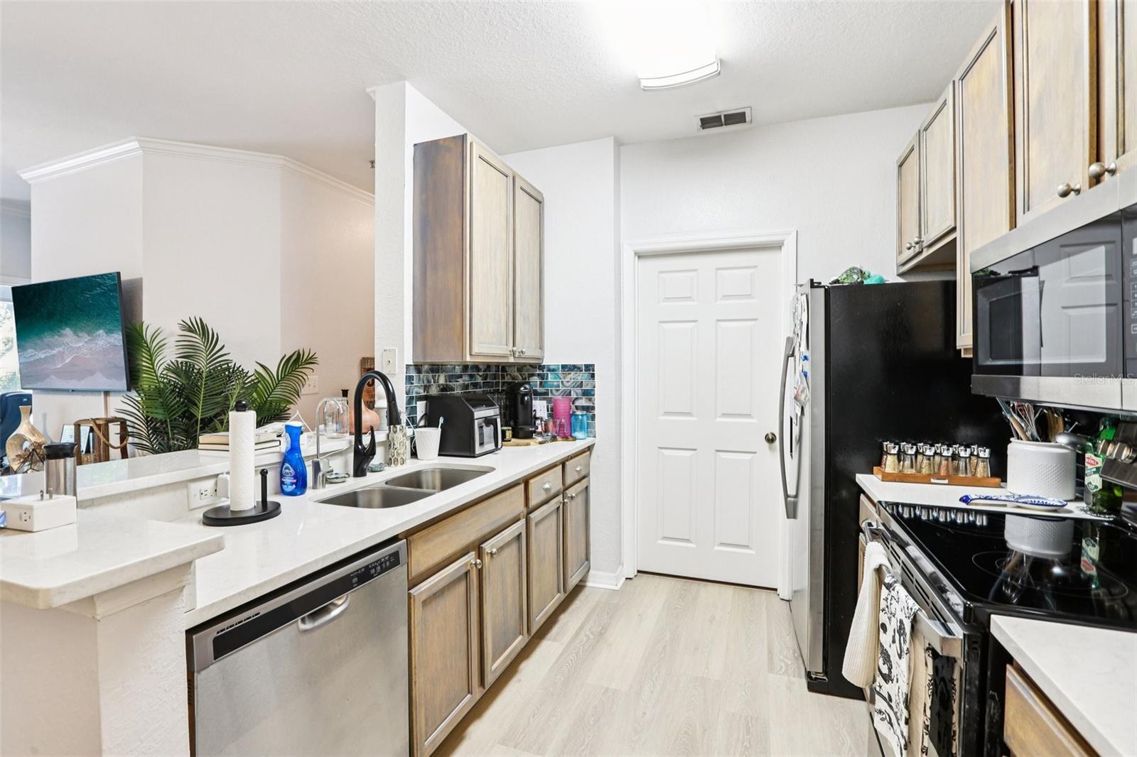 10125 COURTNEY PALMS BLVD #201, TAMPA, FL, 33619