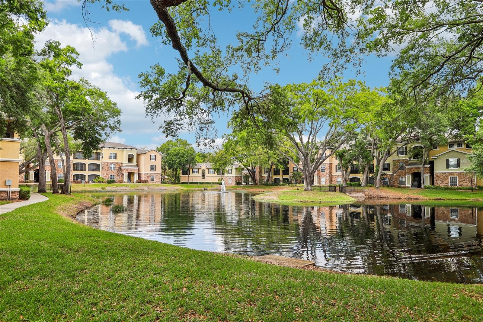 10125 COURTNEY PALMS BLVD #201, TAMPA, FL, 33619