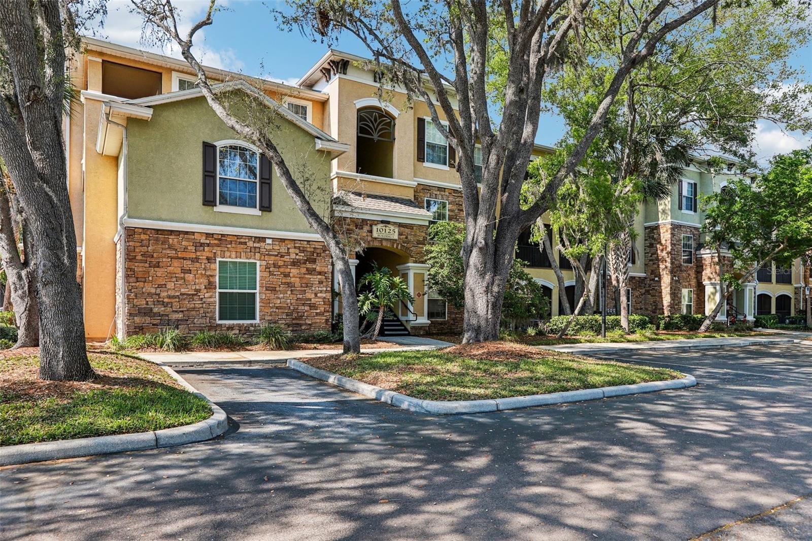 10125 COURTNEY PALMS BLVD #201, TAMPA, FL, 33619