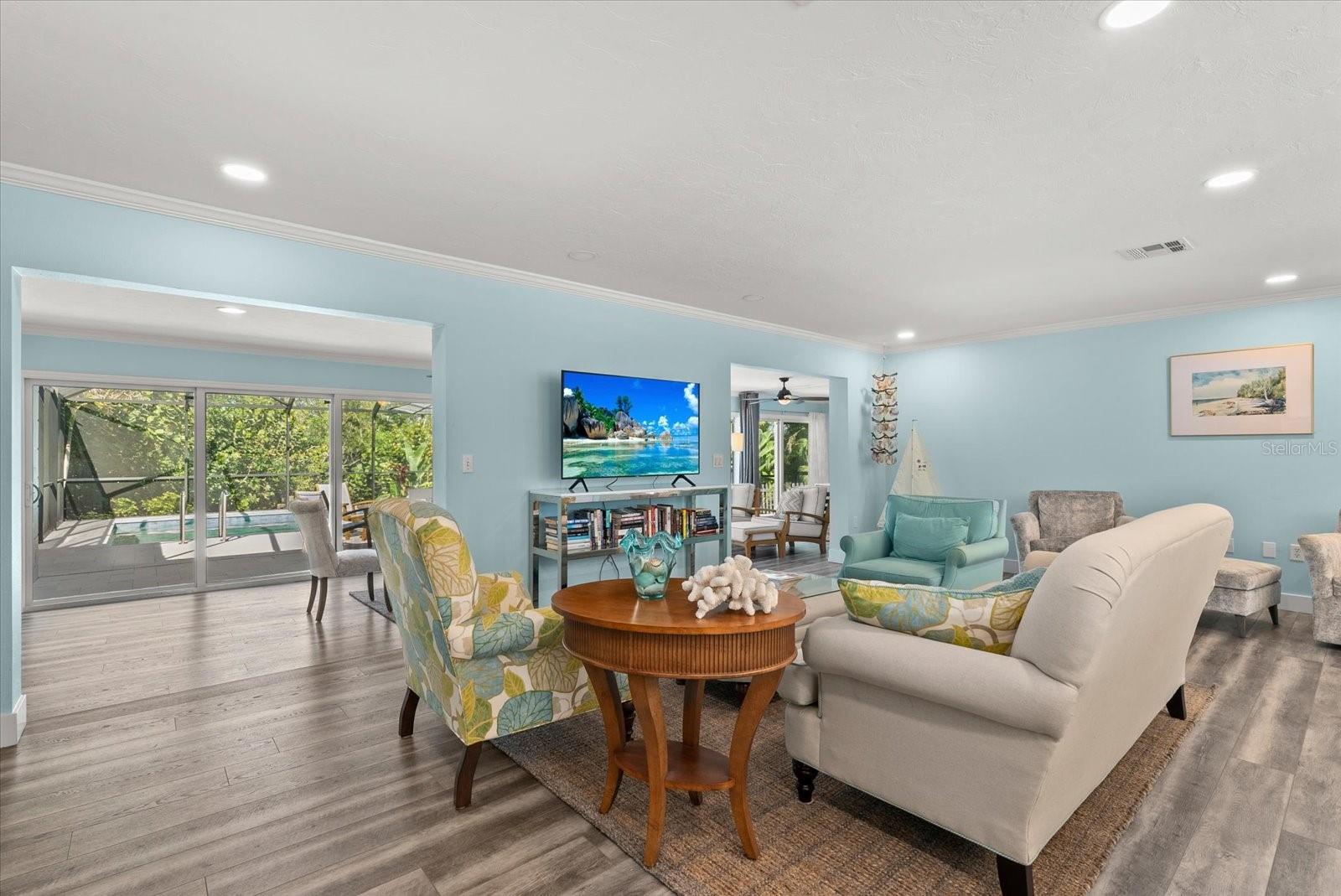 704 TROPICAL CIR, SARASOTA, FL, 34242
