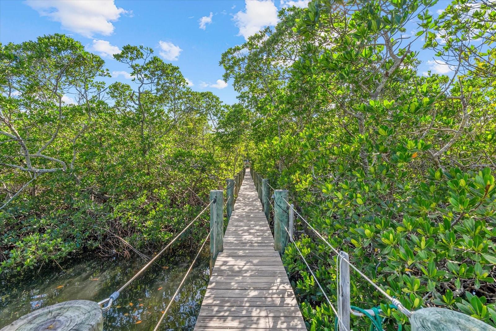 704 TROPICAL CIR, SARASOTA, FL, 34242