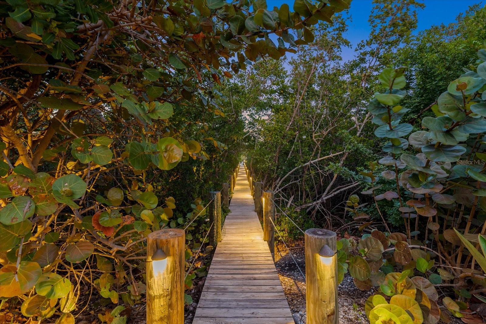 704 TROPICAL CIR, SARASOTA, FL, 34242