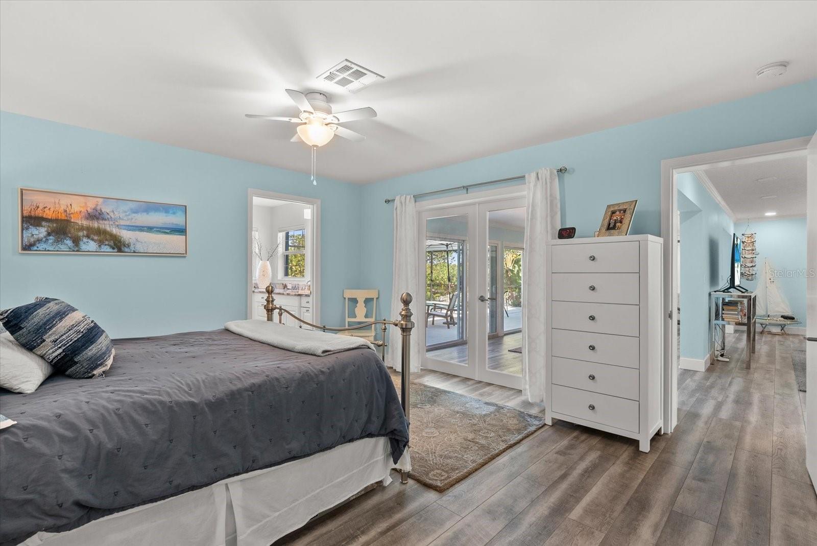 704 TROPICAL CIR, SARASOTA, FL, 34242