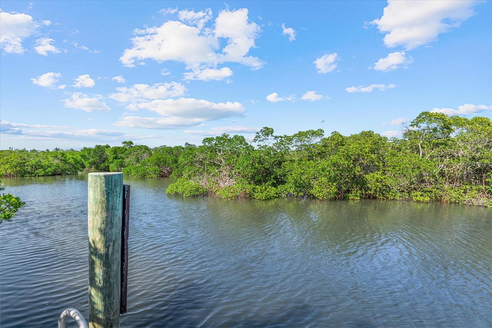 704 TROPICAL CIR, SARASOTA, FL, 34242