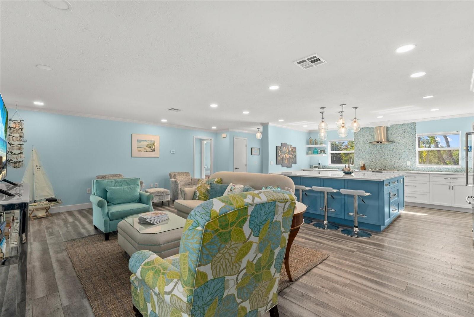 704 TROPICAL CIR, SARASOTA, FL, 34242