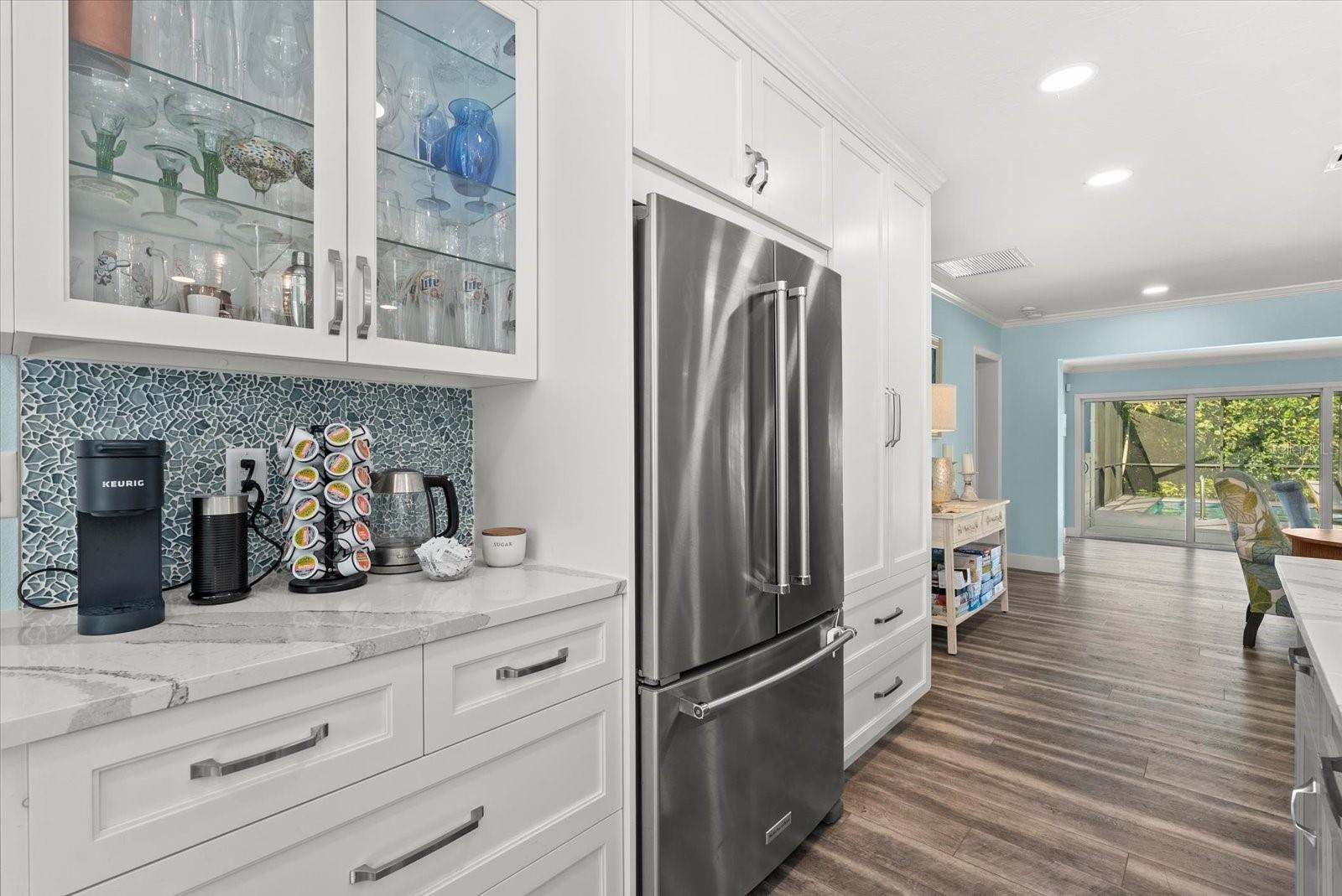 704 TROPICAL CIR, SARASOTA, FL, 34242