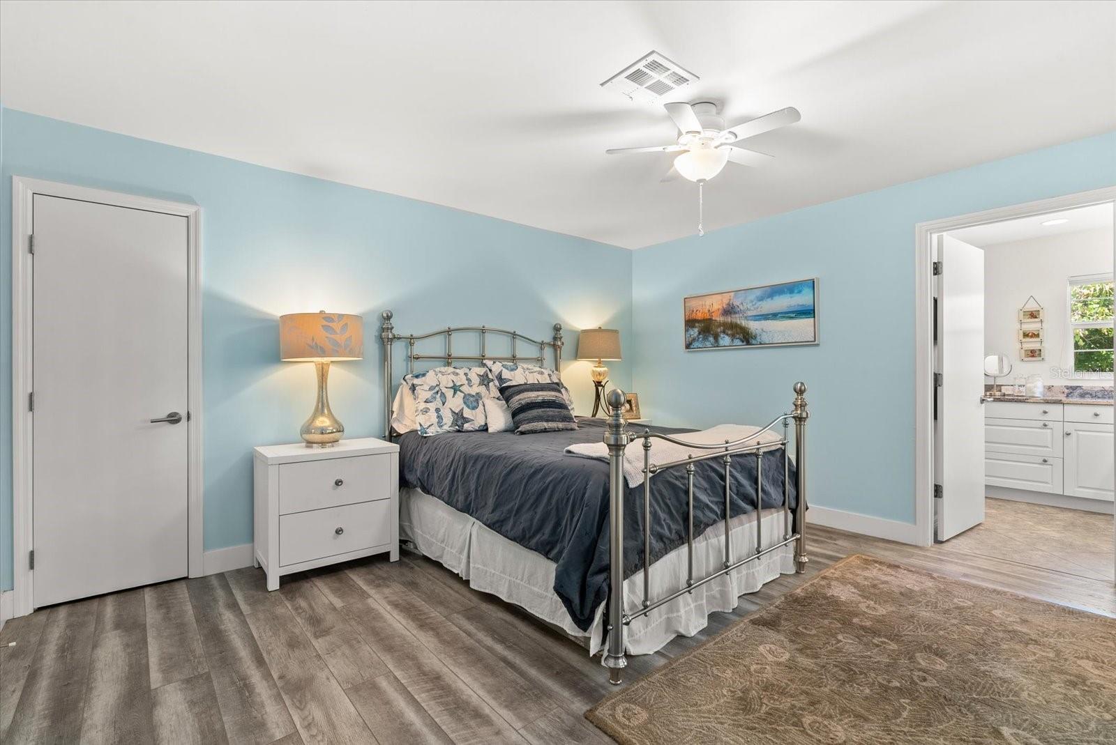 704 TROPICAL CIR, SARASOTA, FL, 34242