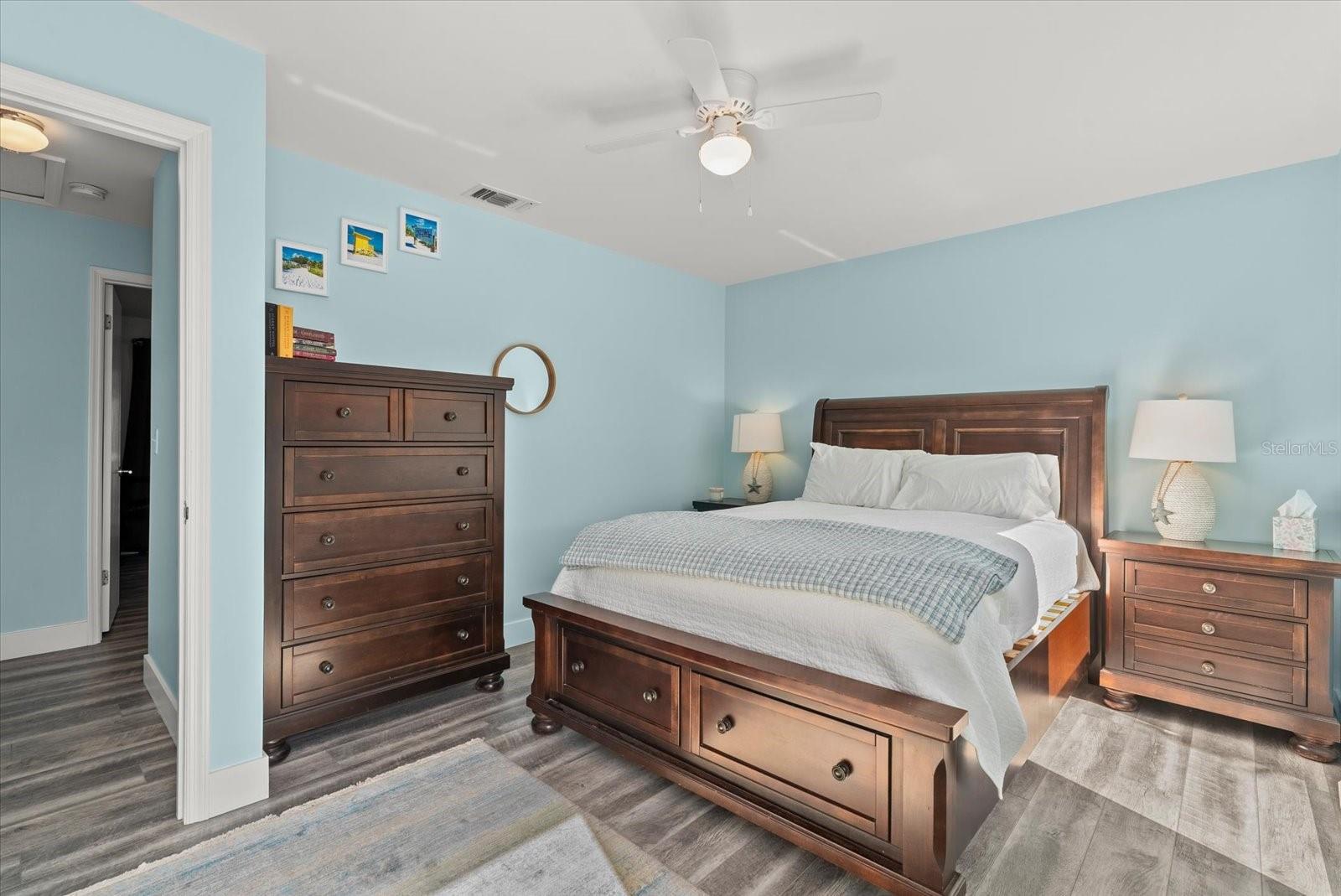 704 TROPICAL CIR, SARASOTA, FL, 34242