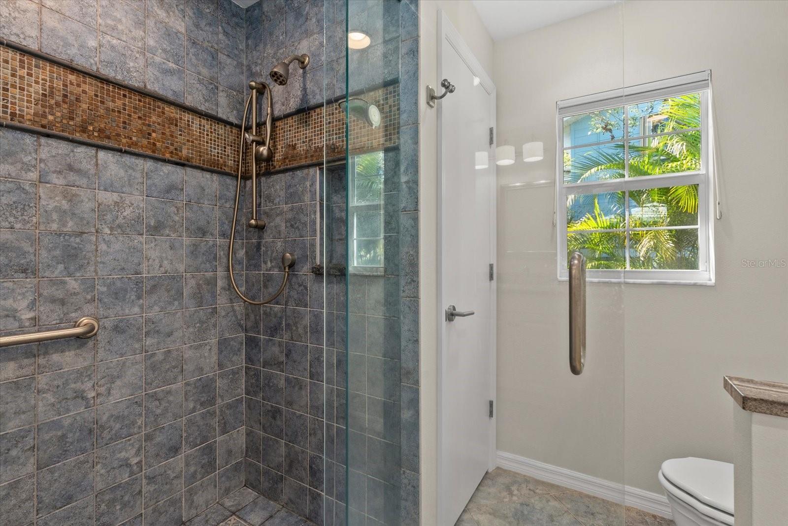 704 TROPICAL CIR, SARASOTA, FL, 34242