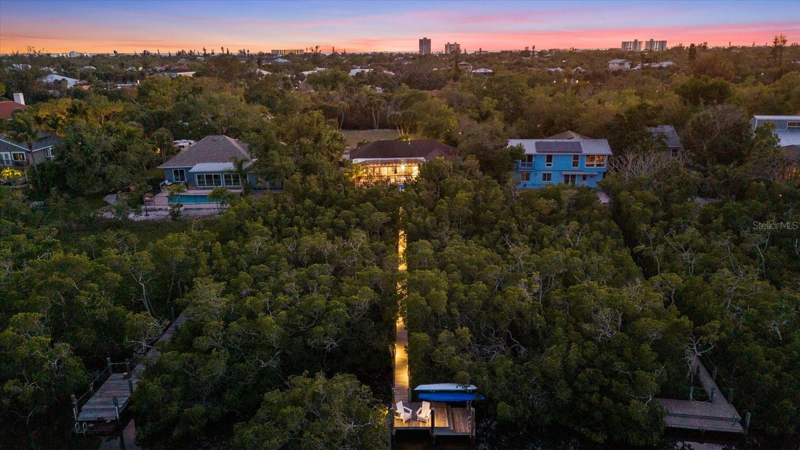 704 TROPICAL CIR, SARASOTA, FL, 34242