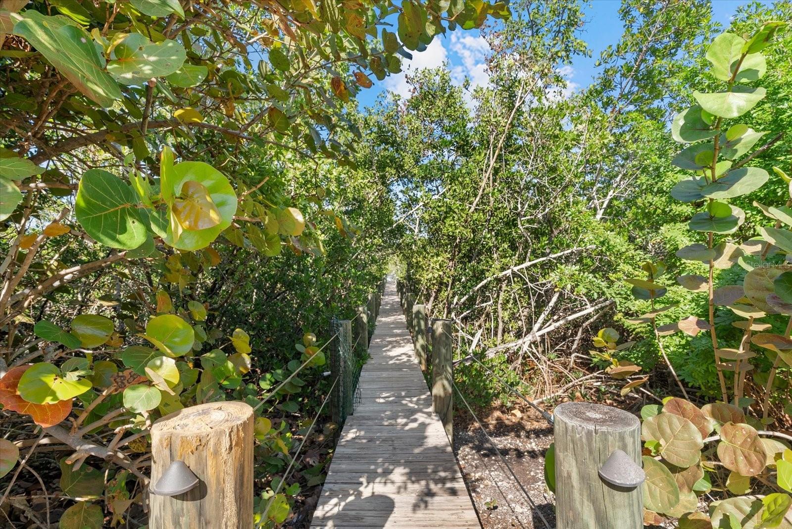 704 TROPICAL CIR, SARASOTA, FL, 34242
