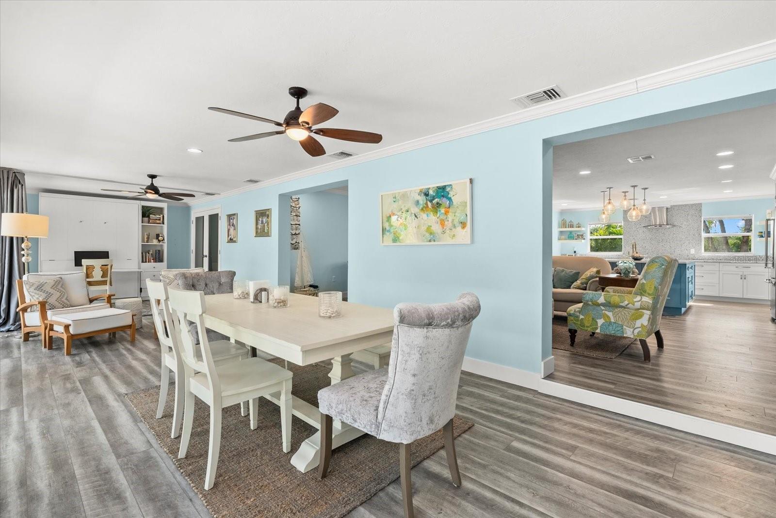 704 TROPICAL CIR, SARASOTA, FL, 34242