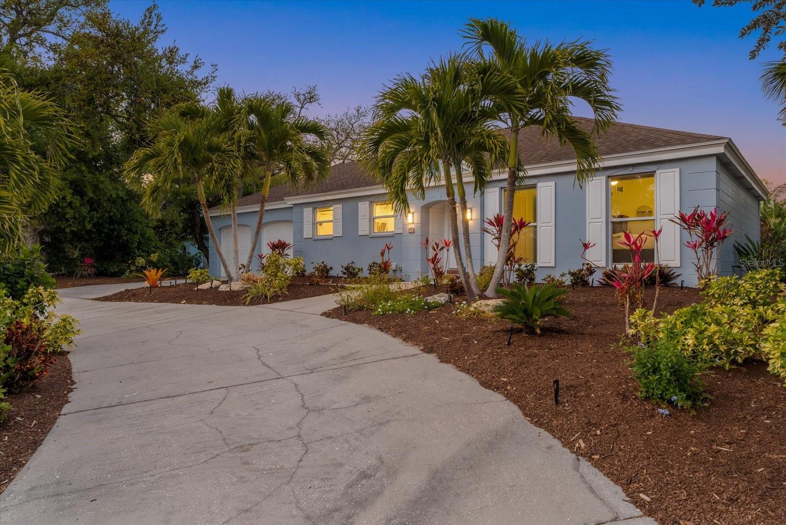 704 TROPICAL CIR, SARASOTA, FL, 34242