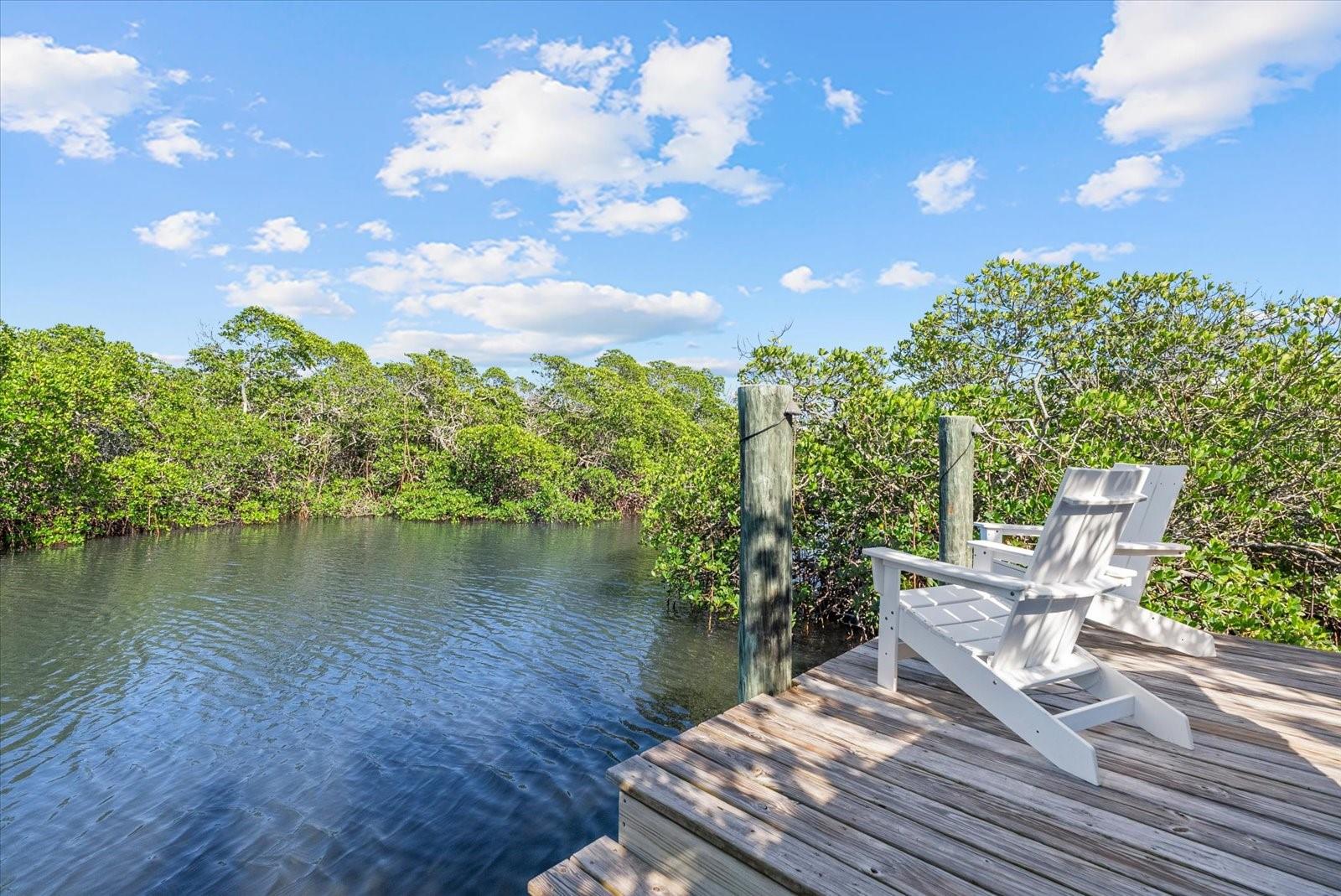 704 TROPICAL CIR, SARASOTA, FL, 34242