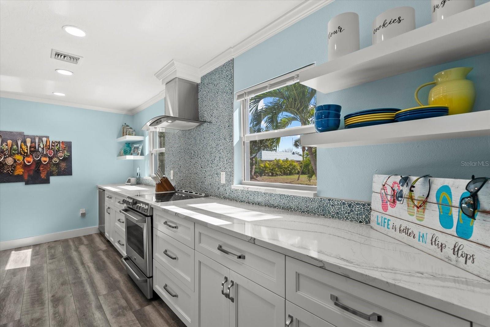 704 TROPICAL CIR, SARASOTA, FL, 34242