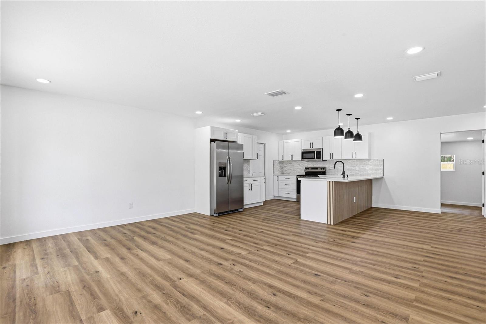 1212 JULIAN LANE DR, TAMPA, FL, 33619