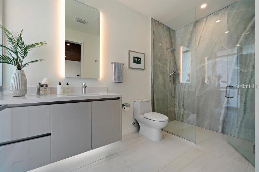 111 GOLDEN GATE PT #802PH, SARASOTA, FL, 34236