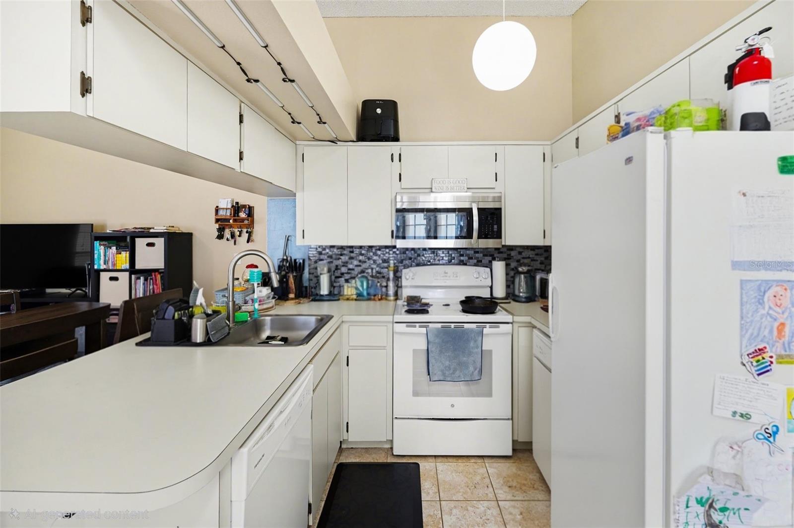 516 SHERIDAN DR, PALM HARBOR, FL, 34684