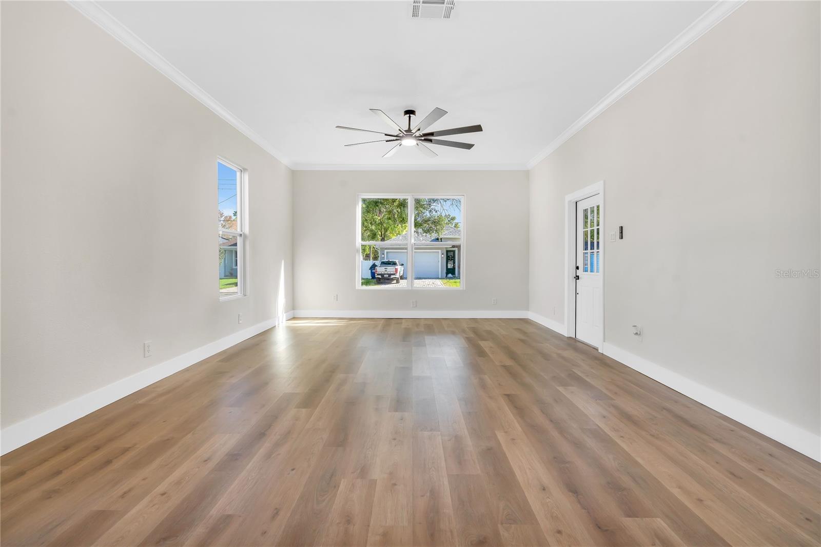 living room/ dining room