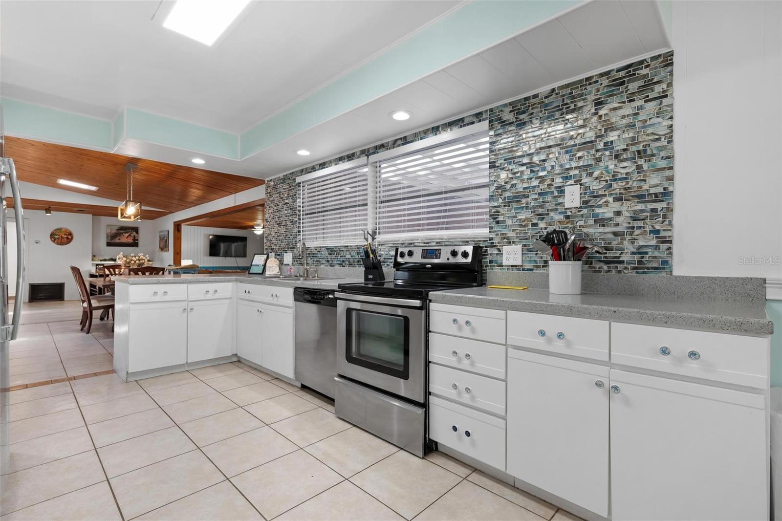 6201 6TH AVE NW, BRADENTON, FL, 34209