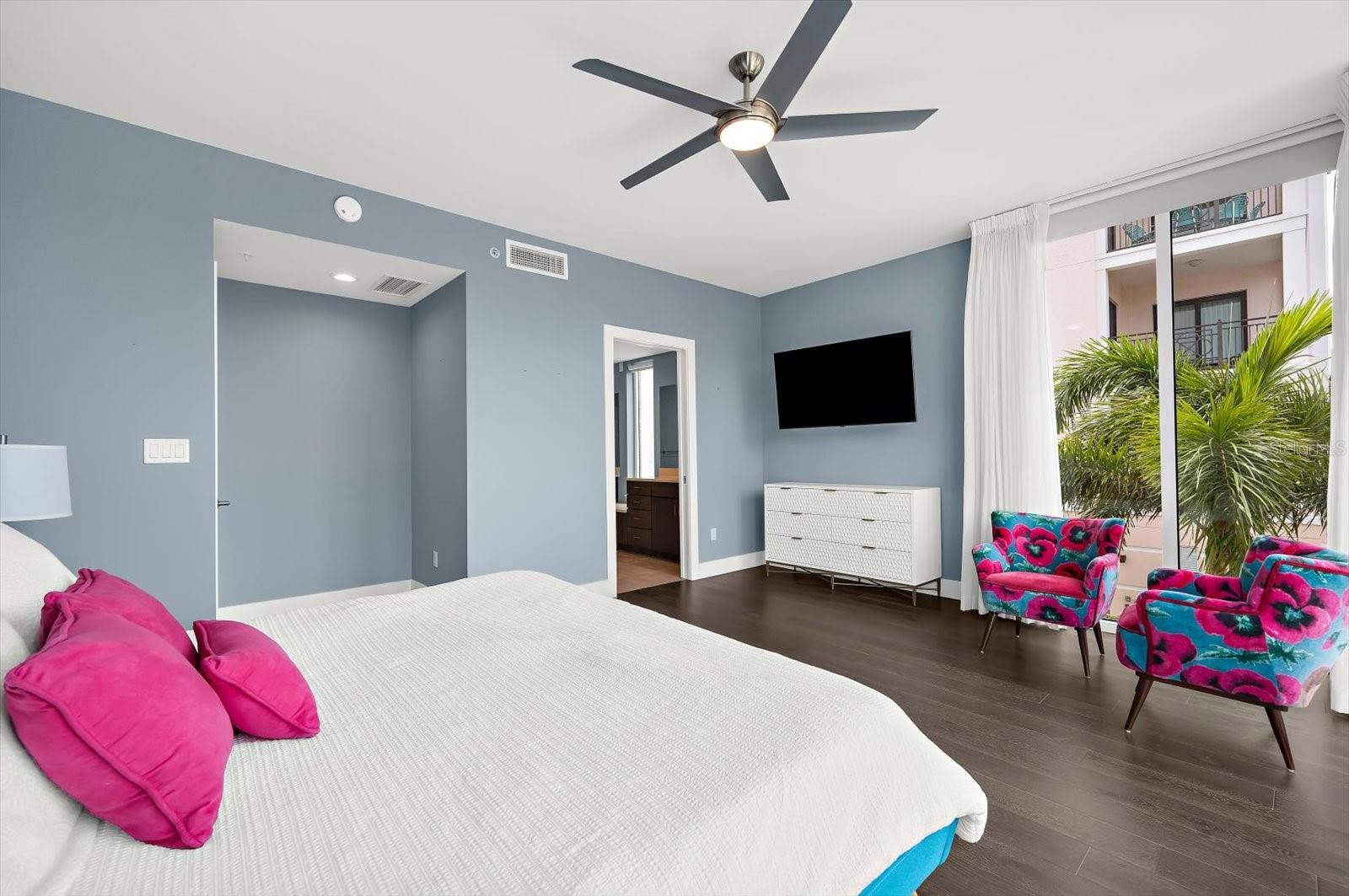 176 4TH AVE NE #201, ST PETERSBURG, FL, 33701