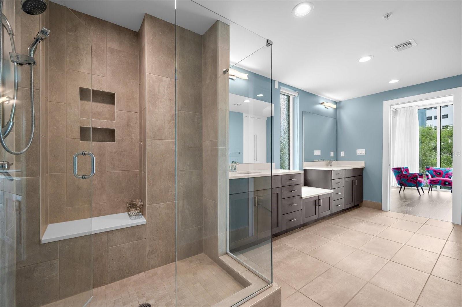 176 4TH AVE NE #201, ST PETERSBURG, FL, 33701