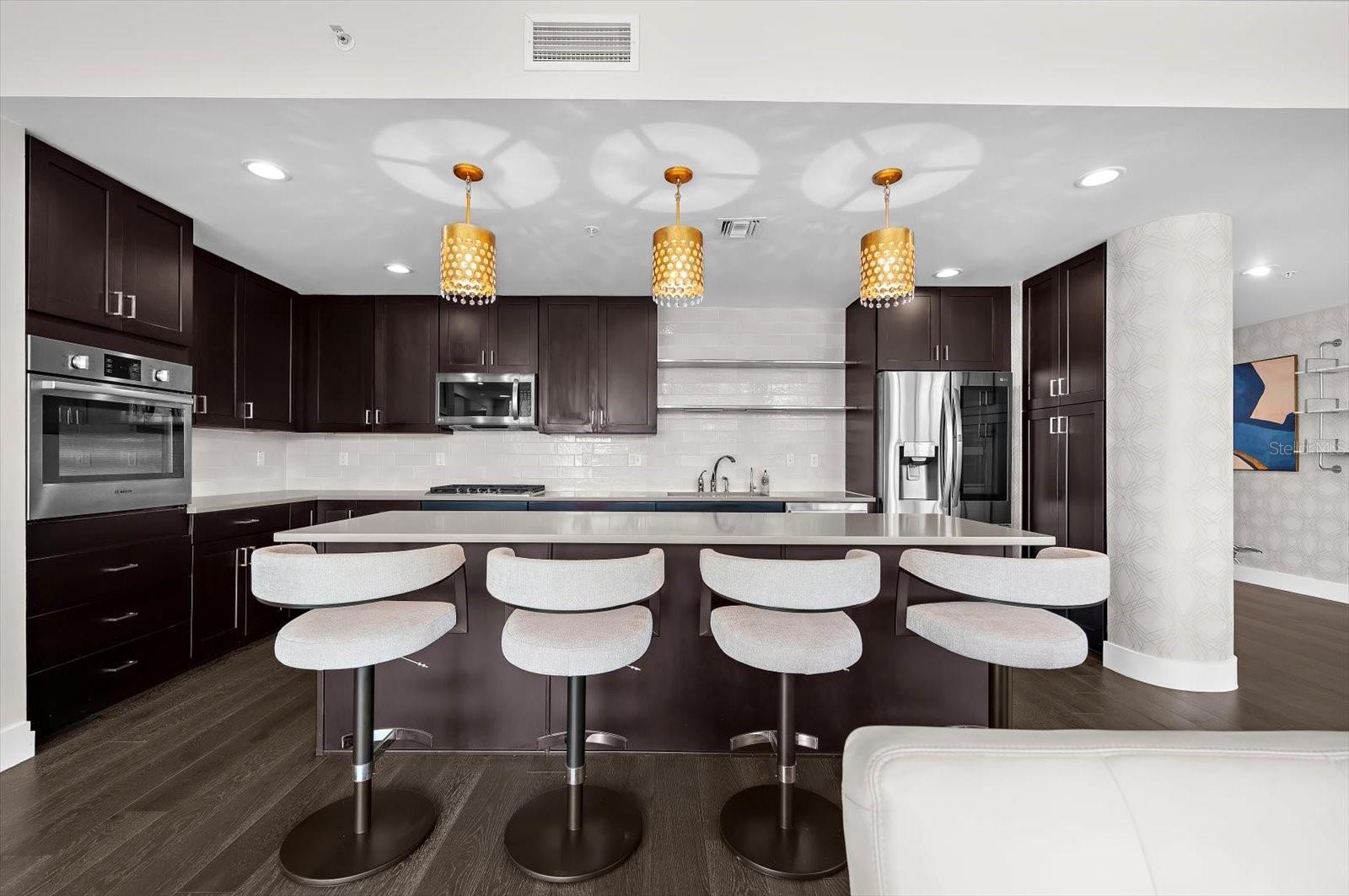 176 4TH AVE NE #201, ST PETERSBURG, FL, 33701