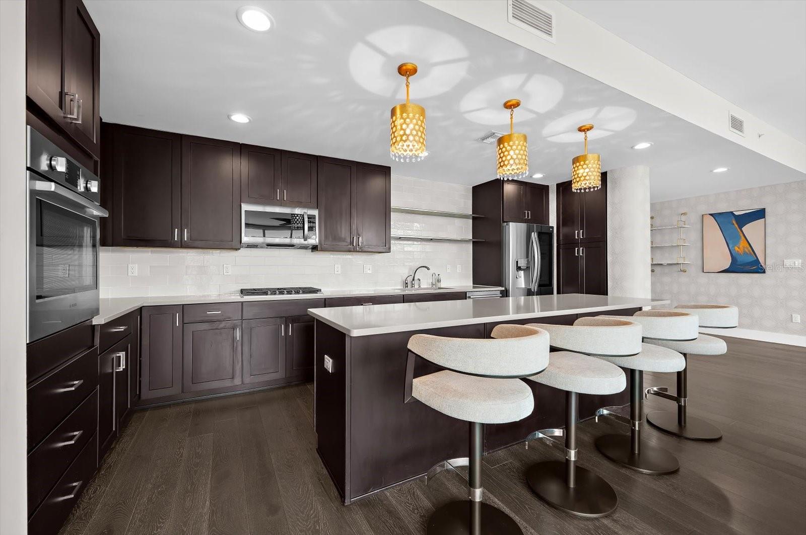 176 4TH AVE NE #201, ST PETERSBURG, FL, 33701