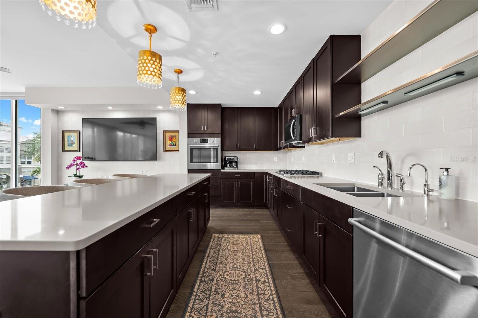 176 4TH AVE NE #201, ST PETERSBURG, FL, 33701