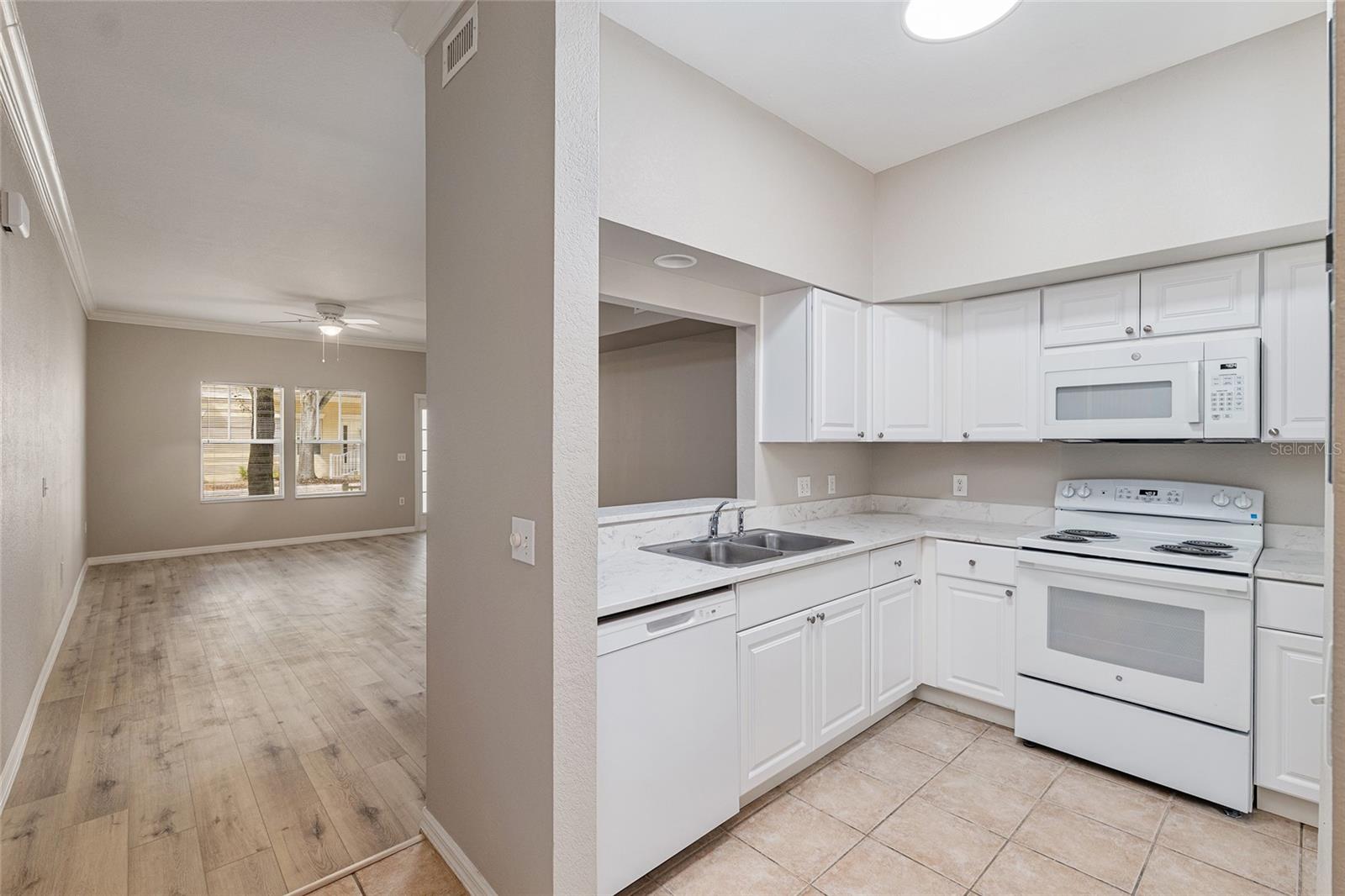 9177 SW 52ND RD #102, GAINESVILLE, FL, 32608