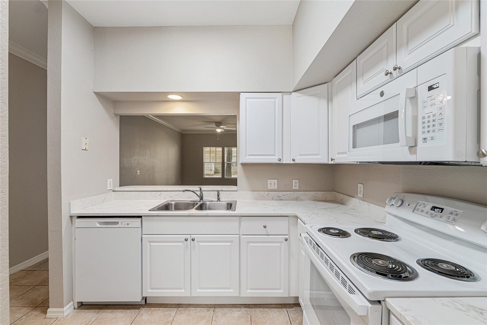 9177 SW 52ND RD #102, GAINESVILLE, FL, 32608