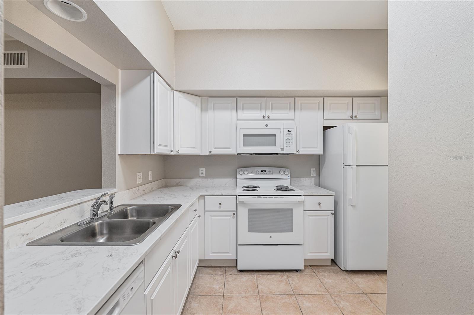 9177 SW 52ND RD #102, GAINESVILLE, FL, 32608