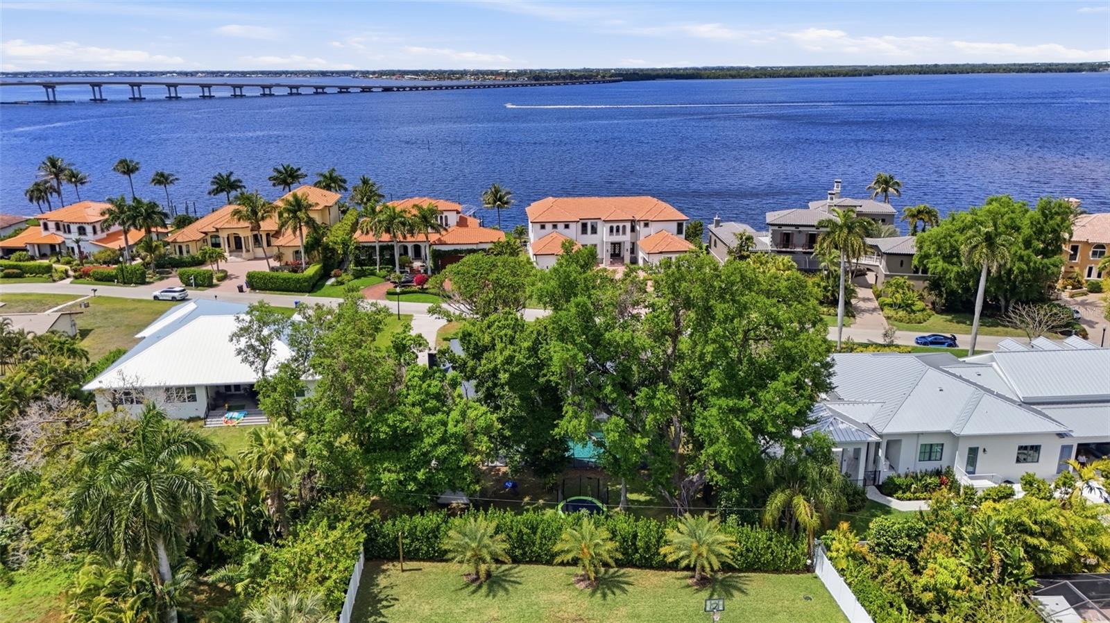 3931 W RIVERSIDE DR, FORT MYERS, FL, 33901