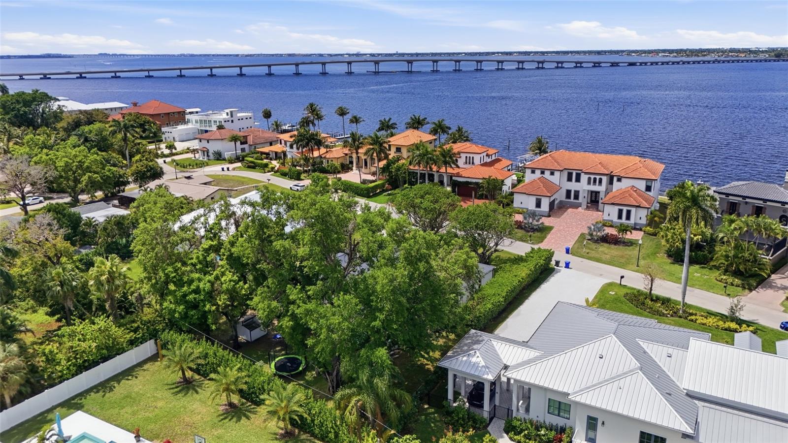 3931 W RIVERSIDE DR, FORT MYERS, FL, 33901