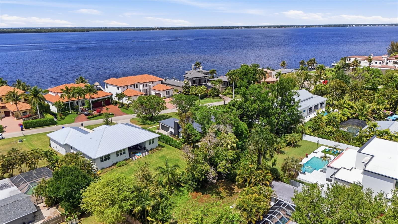 3931 W RIVERSIDE DR, FORT MYERS, FL, 33901