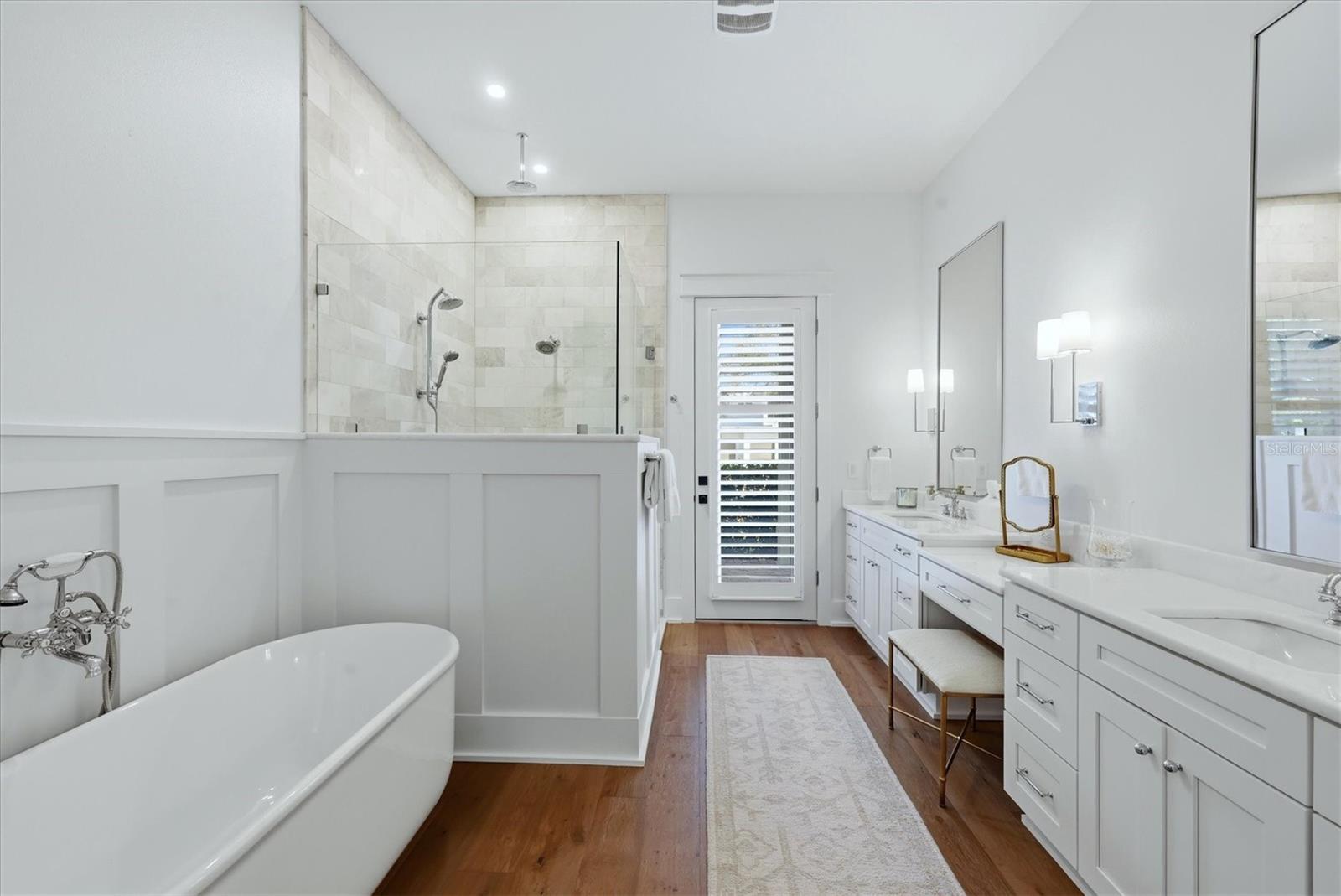 1686 NORTH DR, SARASOTA, FL, 34239