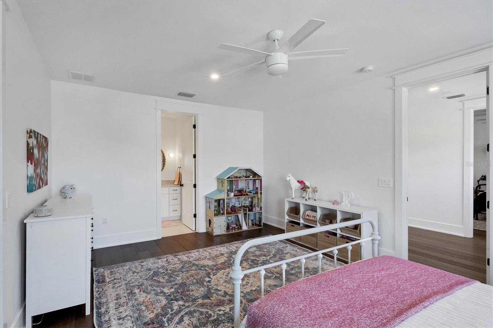1686 NORTH DR, SARASOTA, FL, 34239