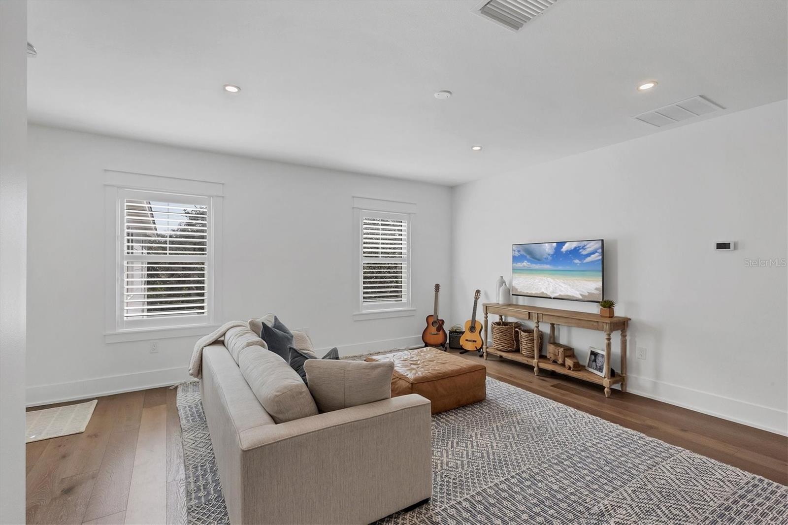 1686 NORTH DR, SARASOTA, FL, 34239
